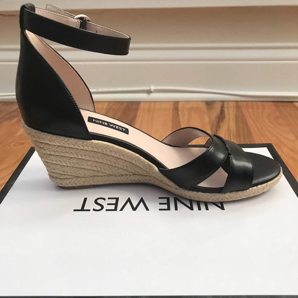 Nine West size 8 black wedge